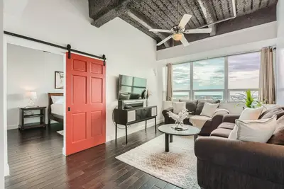 Image de Luxury Penthouse with Rooftop deck