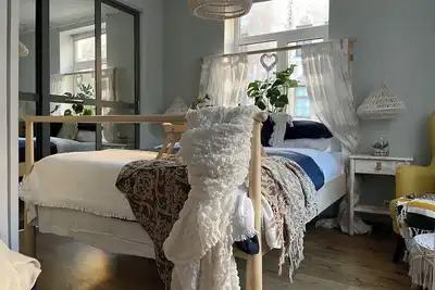 Image de Pristine 1Br Apt in City Center w\/ Patio & Parking