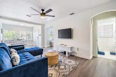 Image de Beachside Bliss: 2br/1ba Apartment with Large Fenced Yard and Fire Pit