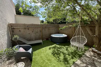 Image de L’Oustau de Célia maison de village avec Spa