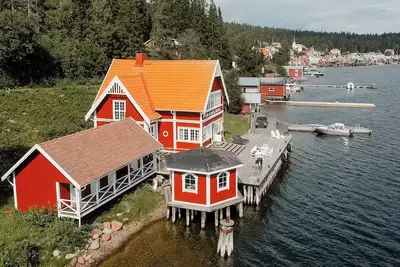 Image de Unique summer house right by the sea, private jetty and sauna