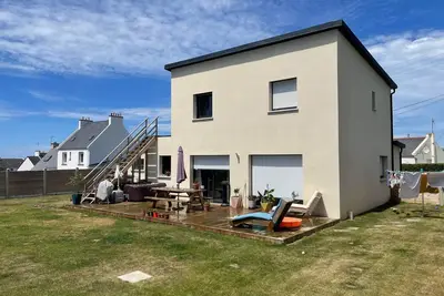 Image de Maison moderne avec jacuzzi à deux pas de la plage