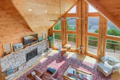 Image de Harvey's Landing- Mountain top lodge with spectacular views, Shy Beaver Boat Launch
