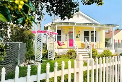 Image de Boaty McBeach House: A Short Walk to Beach, Waterfront Sunsets & Restaurants!