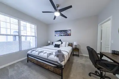 Prime Location Cozy Condo w/ Free Parking