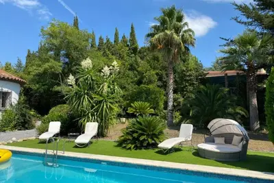 Image de Grande villa à l'abri des regards avec grande piscine chauffée