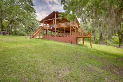 Image de Waterfront Huntsville Home w/ Private Dock & Spa