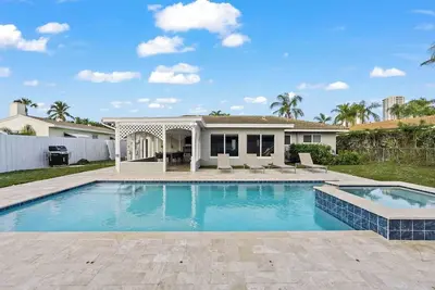 Image de Heated Pool, Spa, Sleeps 8!