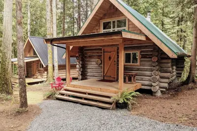 Image de Slow-Go Log Cabin in the Woods with Cozy Woodstove