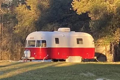 Image de Peaceful Convenient Airstream Fast WiFi Low Pet and Clean FirePit Star Gazing