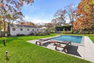 Image de Beach Style Ranch with Pool