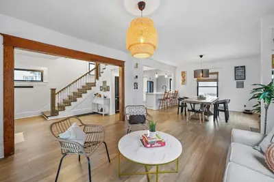 Image de Close to downtown Dsm. Walking distance to amazing local restaurants.