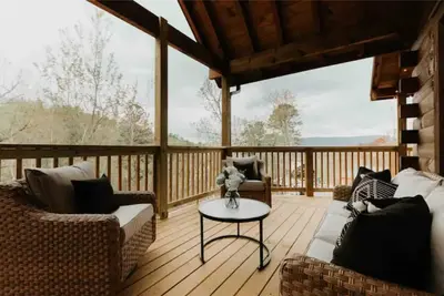 Image de Summer special~View~Hot Tub~Wi-fi~Fire pit table~Arcade and Pool table