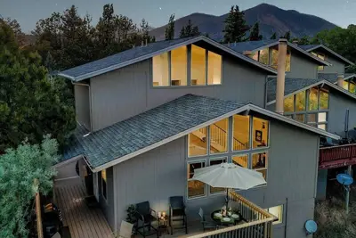 Image de High Country Hideaway -  Snowbowl/Tubing/N. Pole Experience