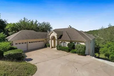 Image de Lakefront Retreat and Boat Dock-Lake Travis near Volente