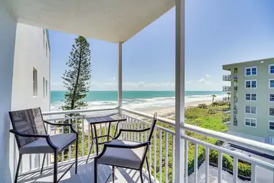 Image de Oceanview Condo on Satellite Beach!