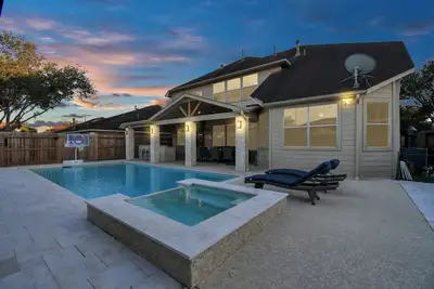 Image de Resort Style Home with Heated Pool Houston Texas