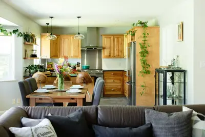 Image de 3 Br 2 bath w/ Hot Tub on private mountain view balcony & Ac.
