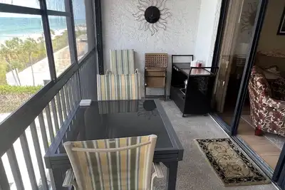 Image de Luxury newly renovated 2 Br/2 Br Surfside South Madeira Beach oceanfront condo