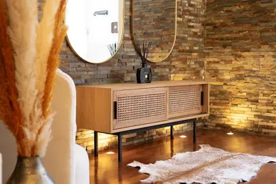 Image de Charming Apt in Historic House - Center