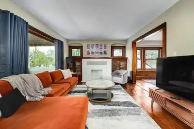 Image de Rock 'n' Roll Retreat ~ 15 min to Downtown ~ 8 min to Cleveland Clinic