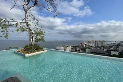 Image de Condo in Pier 57 in the heart of the Romantic Zone