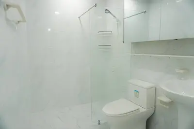 Beautiful Fully Furnished Mountainview Studio across PauPau Beach