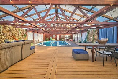 Image de Heated Salt Water Pool and Lrg Home l  Spring Break! Close to Soccer + Royals