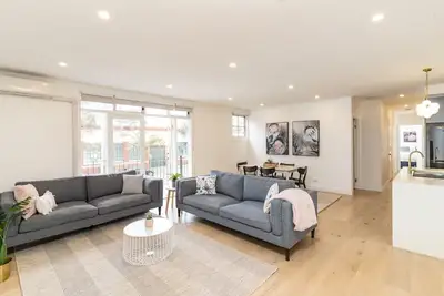 Image de Modern renovated 3 bedroom apartment in fabulous location