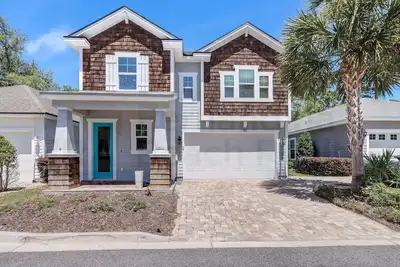 Image de New Listing - Stunning Dog Friendly Luxury Property!