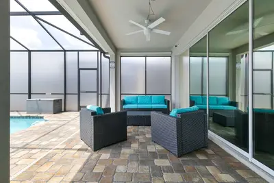 Image de Large resort style single family home with pool and hot tub, minutes from Disney
