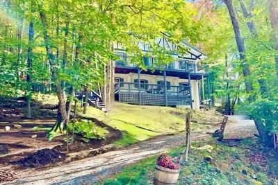 Image de Wolfman Lodge - hot tub, fire pit, newly updated, trails, ski