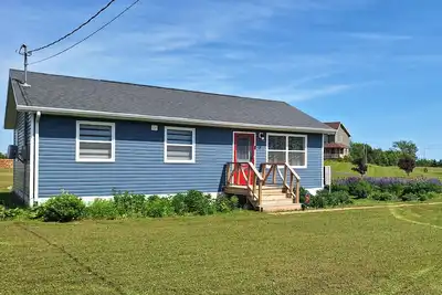 Image de Beautiful 3 Bdm Cottage within a 2 minute walk to the beach!