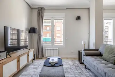 Image de Chic Ibiza 3br w/ Doorman, nr Retiro Park, by Blueground