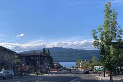 Image de Lake View Condo Downtown - Walk to Everything