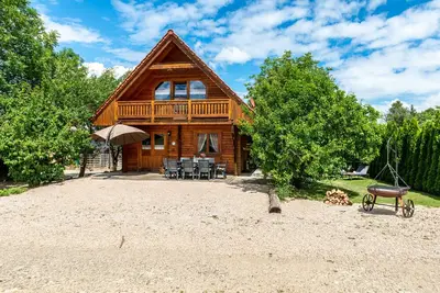 Image de Maison \"Ferienblockhaus Glocker - Hof\", avec terrasse, jardin et Wi-Fi