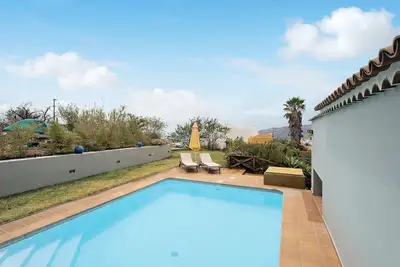 Image de Maison de vacances 'Casa La Plaza' avec vue sur les montagnes, piscine privée et Wi-Fi