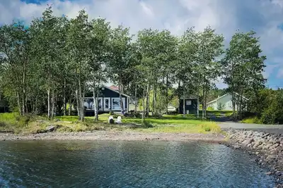 Image de Lucky Bay Hideaway - Seaview Sauna & cedar hot tub