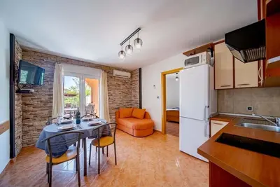 Image de Appartement de deux chambres avec la terrasse Lopar, Rab (A-20692-e)
