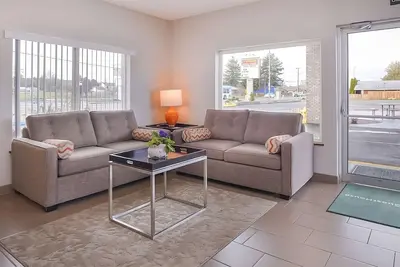 Image de Get Ready for Adventure! 2 Units. Close to Southridge Sports Complex!