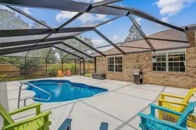 Image de 3br Home |Private Screened Pool, Sunroom & Matured Landscaping |Quiet Neighborhood |Close to Beaches