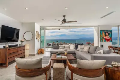Image de Casa Luca - Luxury Ocean Front Condo at Indah