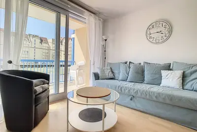 Image de Appartement lumineux à 100m de la plage avec balcon, parking, idéal pour séjours courts et longs