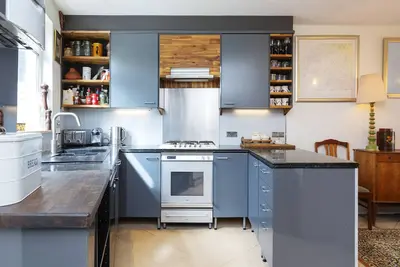 Bright Horizons, by Veeve