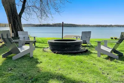 Image de Lakefront House! 2 Large Decks + Private Yard