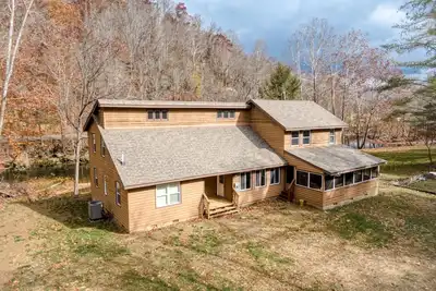 Image de Renovated 4br lodge on Wolf Creek: fishing, hiking and family fun in Giles Co