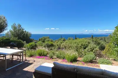 Image de Superbe petite villa moderne, vue mer à 180°, climatisation, douche extérieure