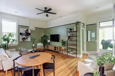 Image de Savannah Moss @ The Huntingdon Lofts Collection