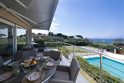 Image de Regarda - luxury \"Villa Julia\" with pool and stunning lake view