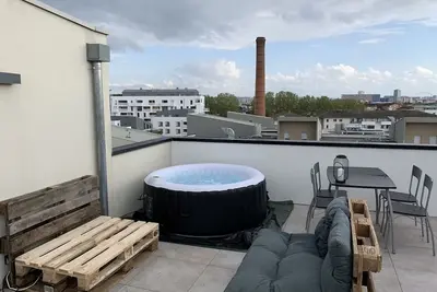 Image de Rooftop avec vue sur les Pyrénées et jacuzzi, au pied du zenith